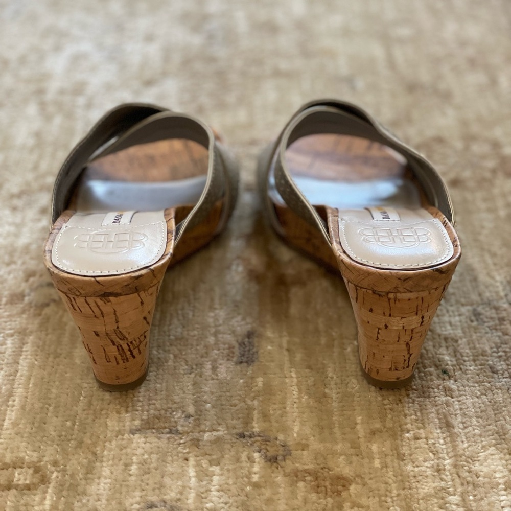 NWOB Dana Buchman Criss Cross Cork Slide Wedges, Muted Gold, Size 6.NWOB - Picture 9 of 14